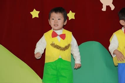 お遊戯会で子どもの写真をきれいに撮影するテクニックのイメージ